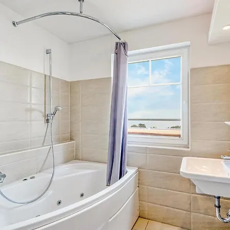 Weisse Strandvilla 56a אולפניץ